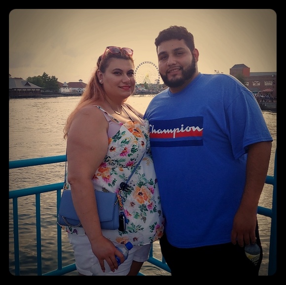 Meet your Posher, Gloria - Picture 1 of 2